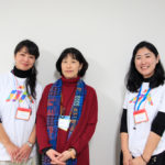 写真：スギイアヤカさん（左）、西田優子さん（中央）、司会の村上（右）